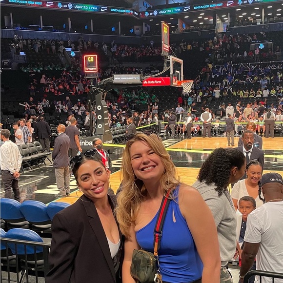 Meet your Posher, Lauren - Picture 3 of 4